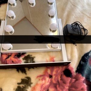 New led vanity mirror